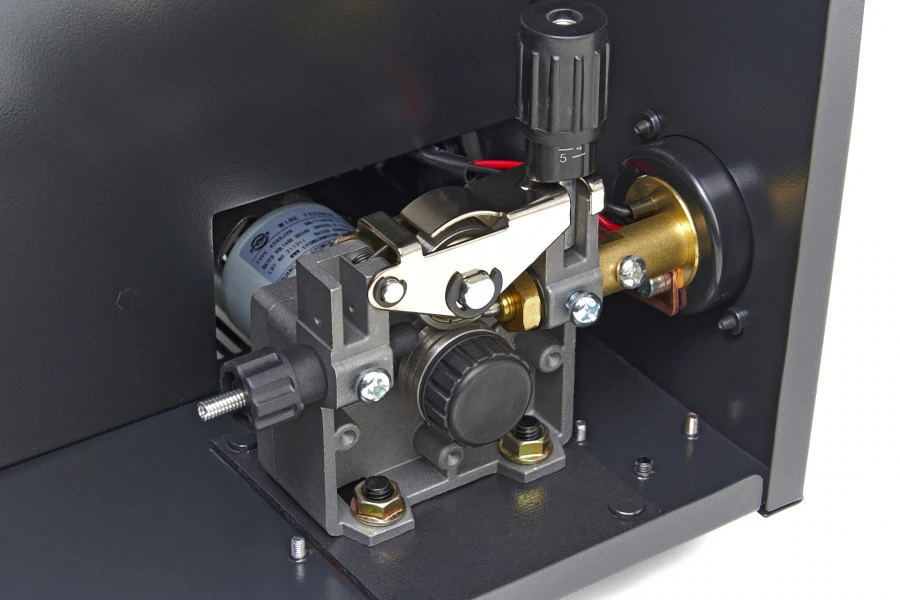 HBM 230 CI MIG Inverter Met Digitaal Display En IGBT Technologie 9 HBM 230 CI MIG Inverter Met Digitaal Display En IGBT Technologie - Afbeelding 9
