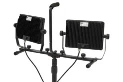 HBM Professionele Dubbele LED Bouwlamp 2 X 150 Watt – 2 X 15.000 Lumen Met Statief 13 HBM Professionele Dubbele LED Bouwlamp 2 X 150 Watt – 2 X 15.000 Lumen Met Statief -Werkplaats Gereedschap Serie hbm 3145 6.jpg 1200x600 8e2e1ebc88