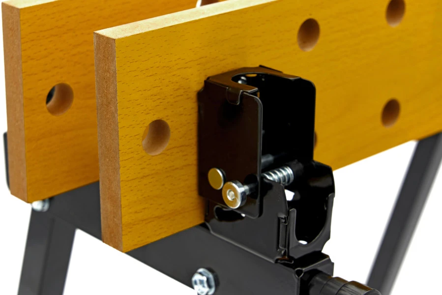 HBM Heavy Duty Opvouwbare Draagbare Werkbank Met Kantelbaar Werkblad En 150 Kg. Capaciteit 6 HBM Heavy Duty Opvouwbare Draagbare Werkbank Met Kantelbaar Werkblad En 150 Kg. Capaciteit - Afbeelding 6